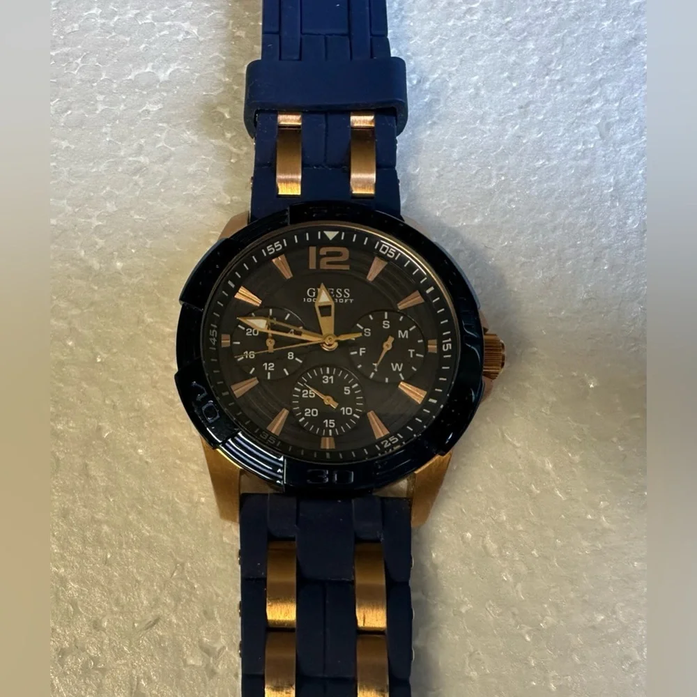 Guess Rose Gold Stainless Steel Blue Silicone Strap‎ Men Watch W0366G4